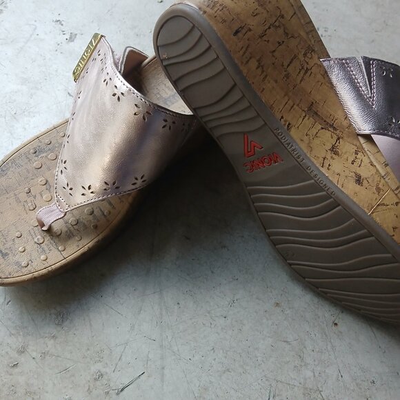 Vionic Thong Wedges, Women's 9, Metallic Pink - Picture 7 of 9